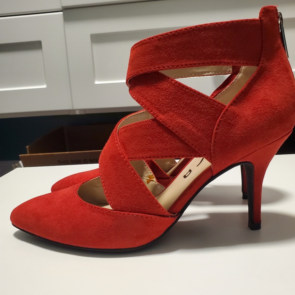 Pointed Shoes - Picture 2 of 5